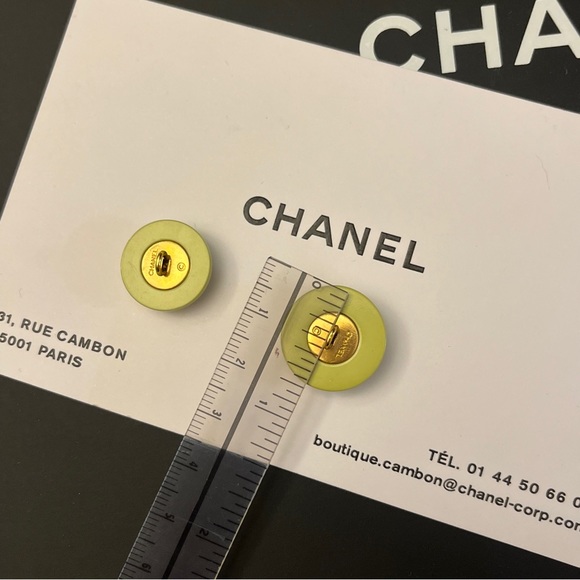 SOLD 💔 AUTHENTIC!! Lot Of 2 Chanel Vintage CC Buttons Green Gold 1990s R2 - Picture 9 of 9
